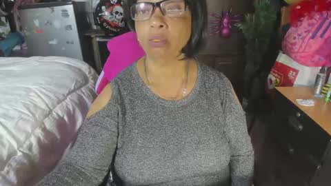 mrs_mommy online show from November 10, 8:19 pm