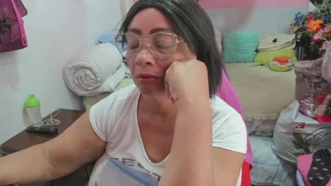 mrs_mommy online show from March 29, 8:31 pm