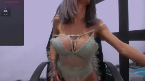 Snapshot of mrsemma chatting on December 9, 1:18 am Ema online show from December 9, 1:18 am