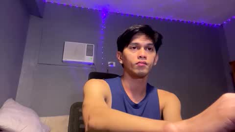 Snapshot of mrshawn95 chatting on November 25, 7:25 pm shawn online show from November 25, 7:25 pm