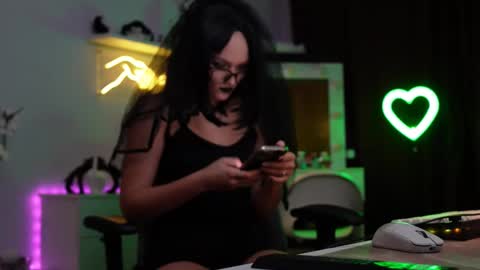 Snapshot of mrstenderbeast chatting on November 6, 5:03 pm YOUR OWNER online show from November 6, 5:03 pm