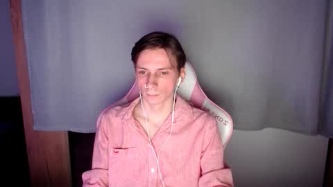 Snapshot of mrv1rginvibes chatting on November 27, 8:11 pm Shy Boy online show from November 27, 8:11 pm