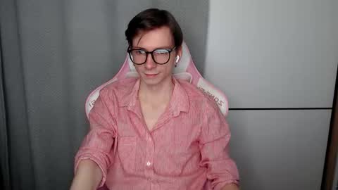 Snapshot of mrv1rginvibes chatting on December 1, 9:58 am Shy Boy online show from December 1, 9:58 am