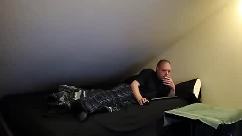 Snapshot of mrxhere chatting on April 11, 9:57 am mrxhere online show from April 11, 9:57 am