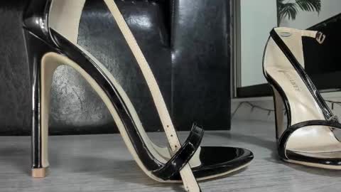 Snapshot of ms_enigma chatting on October 26, 3:40 pm Goddess. Miss. Lady. Queen. Madam Milady online show from October 26, 3:40 pm