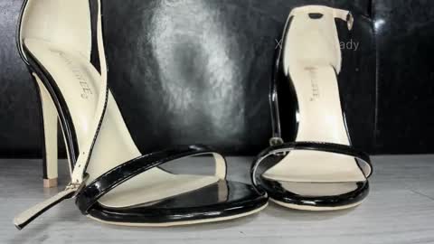 Snapshot of ms_enigma chatting on December 19, 4:58 pm Goddess. Miss. Lady. Queen. Madam Milady online show from December 19, 4:58 pm