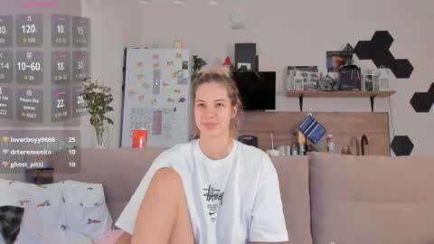 Snapshot of ms_foryou chatting on October 31, 4:02 am Ms ForYOU online show from October 31, 4:02 am