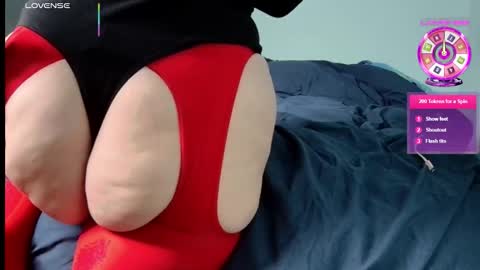 Snapshot of ms_queen chatting on February 28, 2:12 am missqueenbbw online show from February 28, 2:12 am