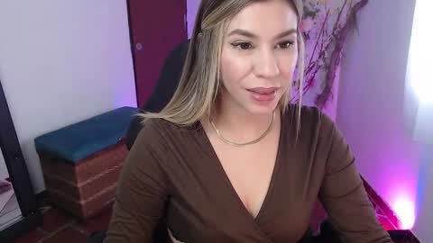 Snapshot of ms_sofiax chatting on December 15, 4:11 pm Sofia online show from December 15, 4:11 pm