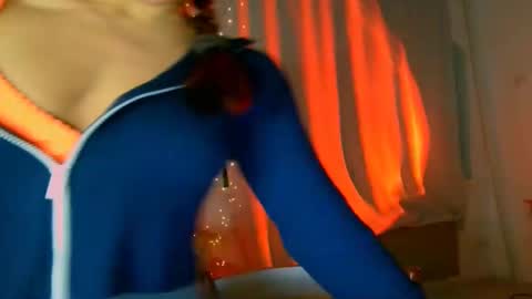 ms_sophiee online show from January 6, 3:40 pm