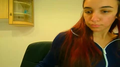 ms_sophiee online show from January 23, 5:10 pm