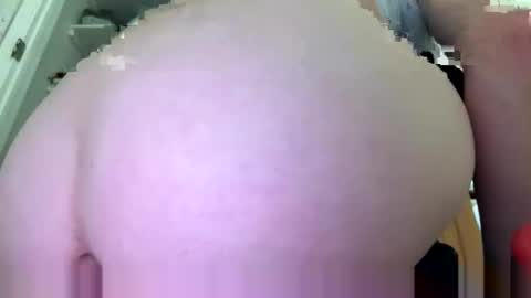 Snapshot of msfreckles92 chatting on April 30, 4:35 pm msfreckles92 online show from April 30, 4:35 pm