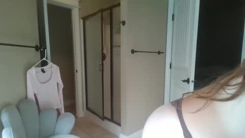 Snapshot of msfreckles92 chatting on May 29, 3:54 pm msfreckles92 online show from May 29, 3:54 pm
