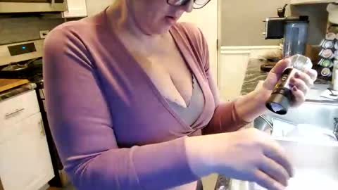 Snapshot of msmomy69 chatting on December 15, 3:27 pm msmomy69 online show from December 15, 3:27 pm