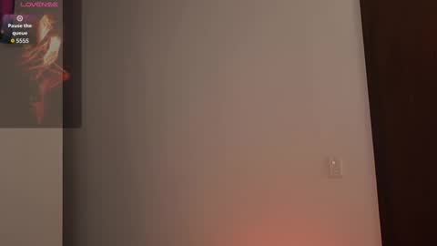 Snapshot of mssophie_war chatting on December 17, 5:52 pm Sophie online show from December 17, 5:52 pm