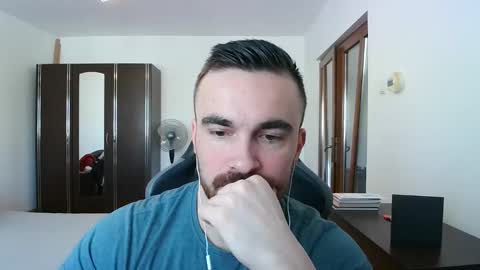 Snapshot of mu5clemania chatting on January 18, 10:41 am Victor online show from January 18, 10:41 am