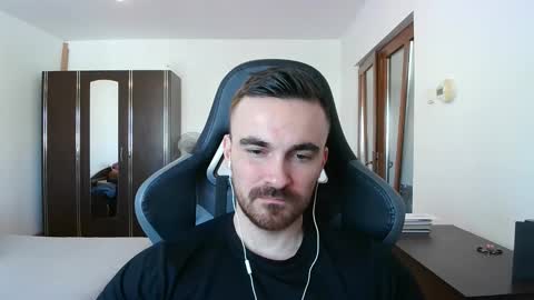 Snapshot of mu5clemania chatting on February 1, 10:03 am Victor online show from February 1, 10:03 am