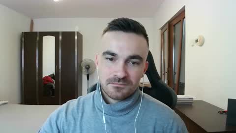 Snapshot of mu5clemania chatting on February 6, 8:18 am Victor online show from February 6, 8:18 am