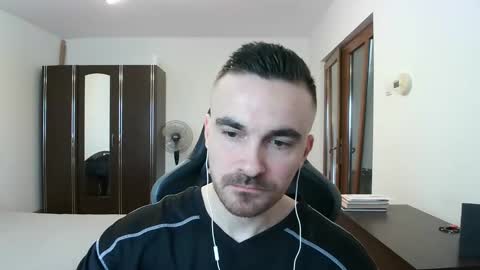 Snapshot of mu5clemania chatting on February 8, 8:40 am Victor online show from February 8, 8:40 am