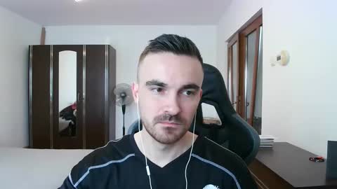 Snapshot of mu5clemania chatting on February 9, 9:35 am Victor online show from February 9, 9:35 am