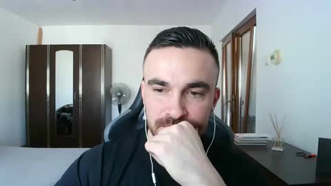 Snapshot of mu5clemania chatting on February 14, 9:28 am Victor online show from February 14, 9:28 am