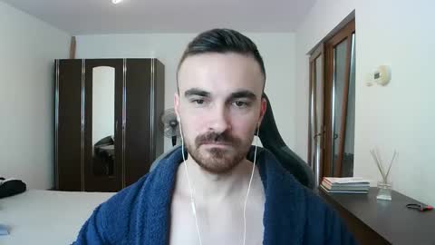 Snapshot of mu5clemania chatting on February 17, 10:23 am Victor online show from February 17, 10:23 am