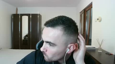 Snapshot of mu5clemania chatting on February 24, 12:58 pm Victor online show from February 24, 12:58 pm