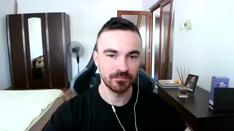 Snapshot of mu5clemania chatting on June 27, 8:41 am Victor online show from June 27, 8:41 am