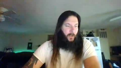 Snapshot of mudge chatting on January 6, 1:53 am Mudge online show from January 6, 1:53 am