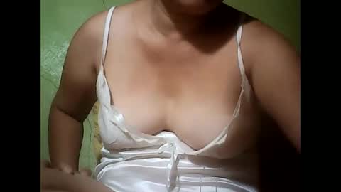 Snapshot of muffy_bunny chatting on February 8, 7:05 pm muffy_bunny online show from February 8, 7:05 pm