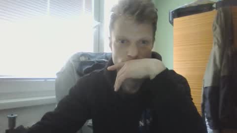Snapshot of mugis420 chatting on February 3, 8:19 am mugis420 online show from February 3, 8:19 am
