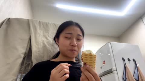 Mia online show from February 2, 10:08 pm