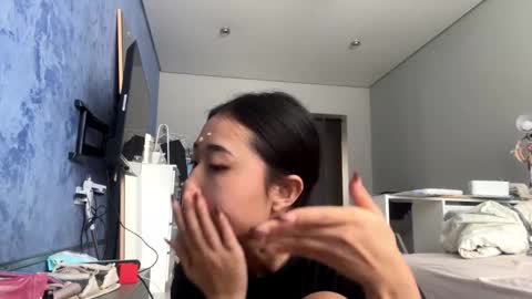 Mia online show from February 5, 4:06 am