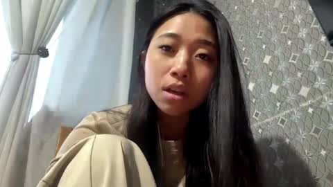 Mia online show from March 8, 9:18 pm