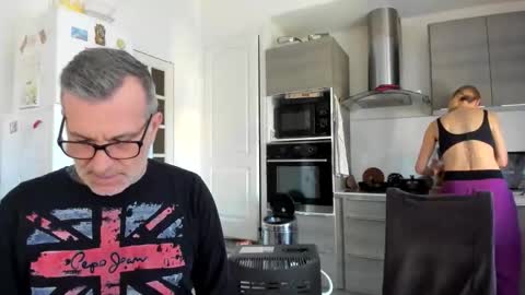 Snapshot of munishpunish chatting on February 17, 9:06 am LOVELY JULIA Peter DAY online show from February 17, 9:06 am