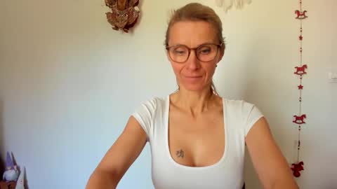 Snapshot of munishpunish chatting on March 23, 9:02 am LOVELY JULIA Peter DAY online show from March 23, 9:02 am