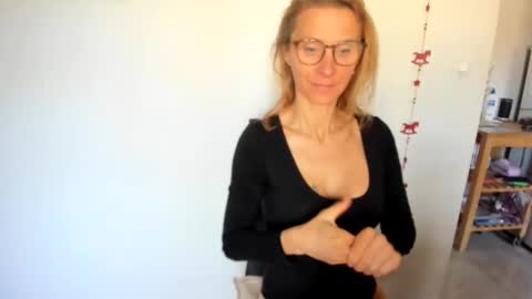 Snapshot of munishpunish chatting on March 24, 8:41 am LOVELY JULIA Peter DAY online show from March 24, 8:41 am