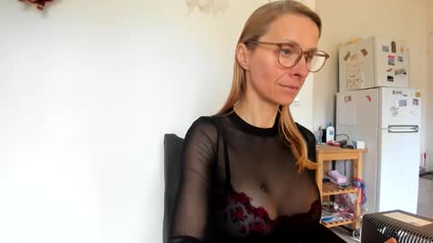 Snapshot of munishpunish chatting on March 29, 7:52 am LOVELY JULIA Peter DAY online show from March 29, 7:52 am