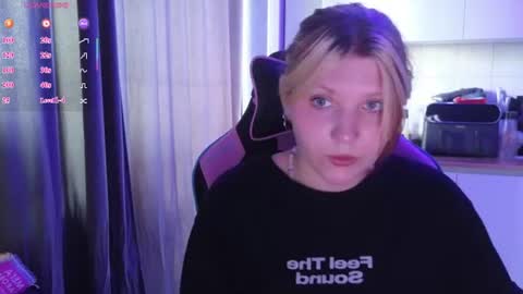 Snapshot of mura_muur chatting on June 26, 11:14 am Milana online show from June 26, 11:14 am