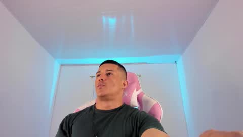 Muscle Man online show from December 19, 10:28 pm