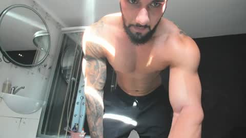 Snapshot of muscle_myers chatting on August 10, 5:44 am Mr Myers online show from August 10, 5:44 am