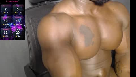 Snapshot of musclegodsammy23 chatting on December 14, 8:13 am musclegod23 online show from December 14, 8:13 am