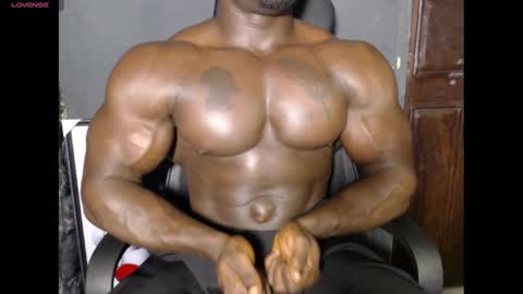 Snapshot of musclegodsammy23 chatting on January 14, 11:27 pm musclegod23 online show from January 14, 11:27 pm