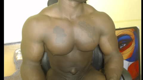 Snapshot of musclegodsammy23 chatting on February 5, 2:40 am musclegod23 online show from February 5, 2:40 am