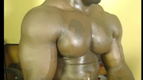 Snapshot of musclegodsammy23 chatting on February 27, 3:04 am musclegod23 online show from February 27, 3:04 am