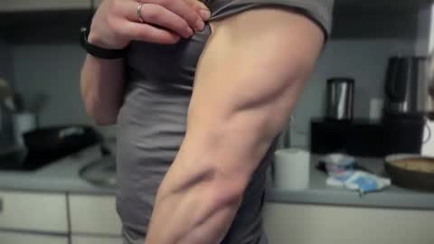 musclehair3 online show from December 18, 7:41 pm