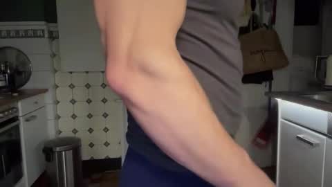 Snapshot of musclehair3 chatting on November 15, 7:54 pm musclehair3 online show from November 15, 7:54 pm