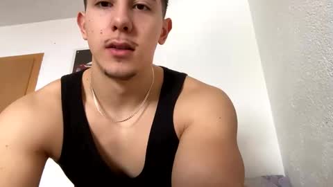 musclejunge72 online show from December 30, 11:04 am