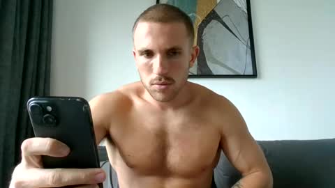 Snapshot of muscleshow00 chatting on July 8, 9:36 am muscleshow00 online show from July 8, 9:36 am