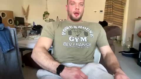 Snapshot of musclestudentfh chatting on January 10, 1:20 pm Veinyd online show from January 10, 1:20 pm